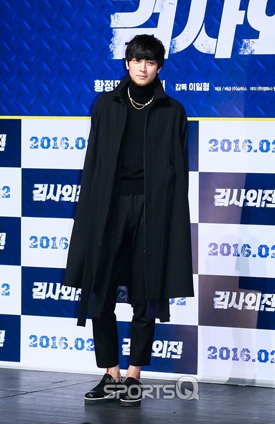 다리길이 112cm라는 강동원 오늘자 전신사진모음 | 인스티즈
