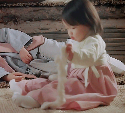 [역적] 짱덕사 할뻔한 길동이 동생 아가 어리니.jpgif | 인스티즈