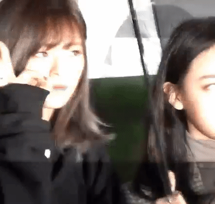 181109 뮤직뱅크 출근 트와이스 움짤.gif | 인스티즈