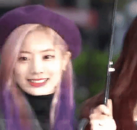 181109 뮤직뱅크 출근 트와이스 움짤.gif | 인스티즈