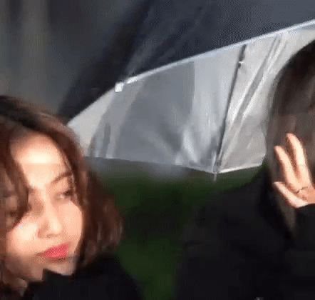 181109 뮤직뱅크 출근 트와이스 움짤.gif | 인스티즈