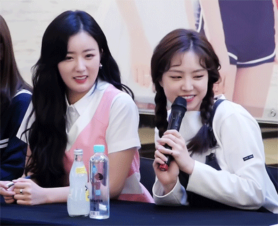 군인한테 경례하는 손나은 | 인스티즈