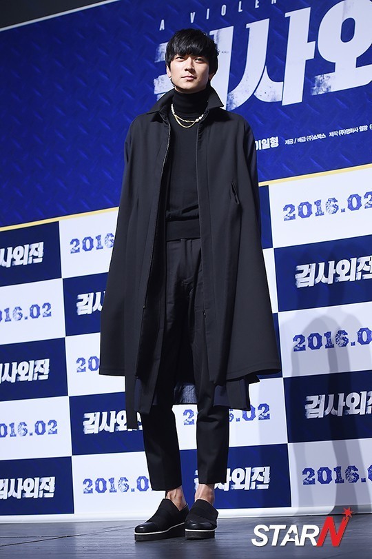 다리길이 112cm라는 강동원 오늘자 전신사진모음 | 인스티즈