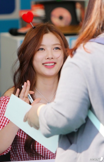 살찐듯한 어제자 김유정 | 인스티즈