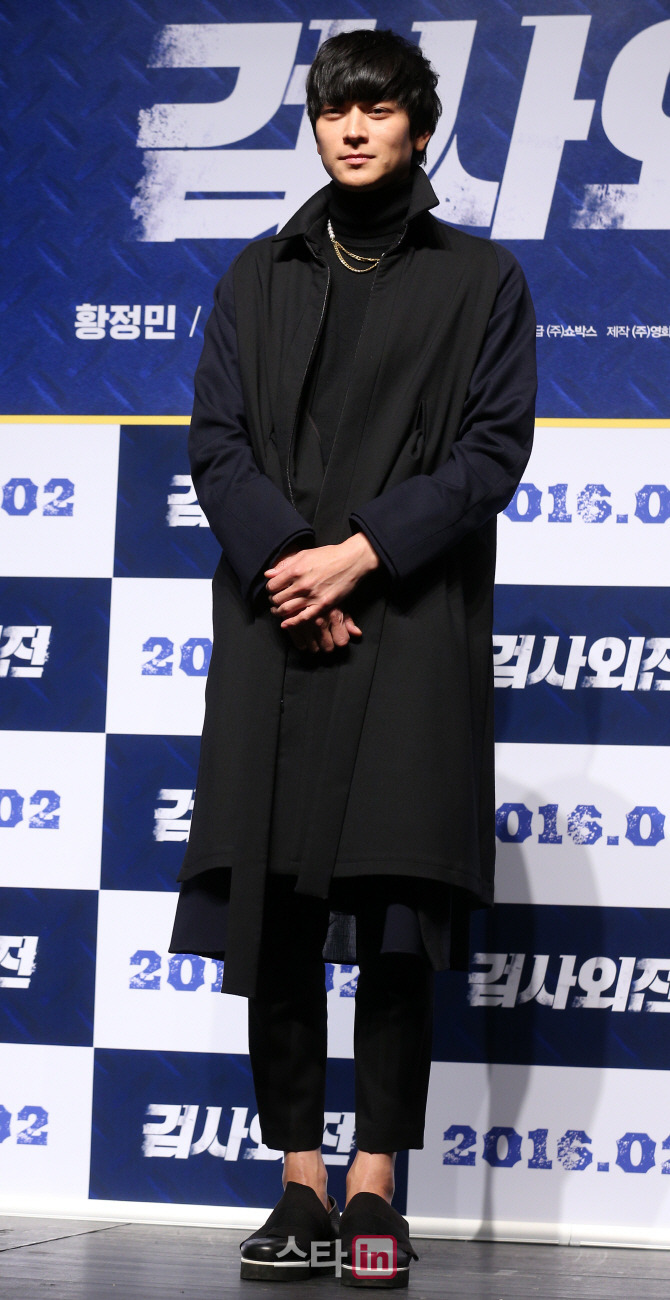 다리길이 112cm라는 강동원 오늘자 전신사진모음 | 인스티즈