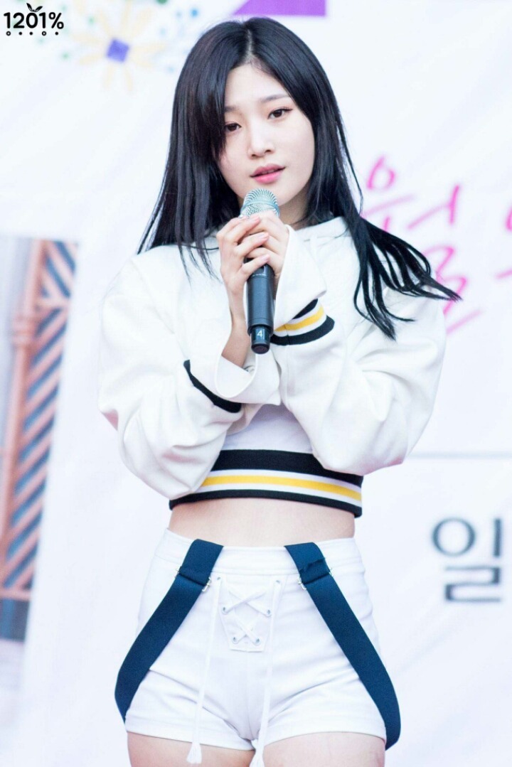 정채연 멜빵춤 | 인스티즈