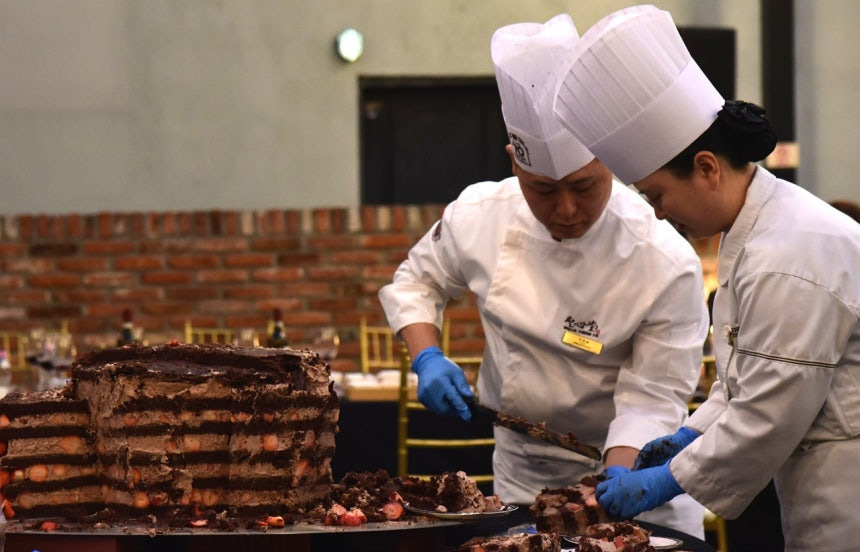 성심당 70주년 기념 어디 과수원 하나를 통째로 담은듯한 70kg 딸기시루 | 인스티즈
