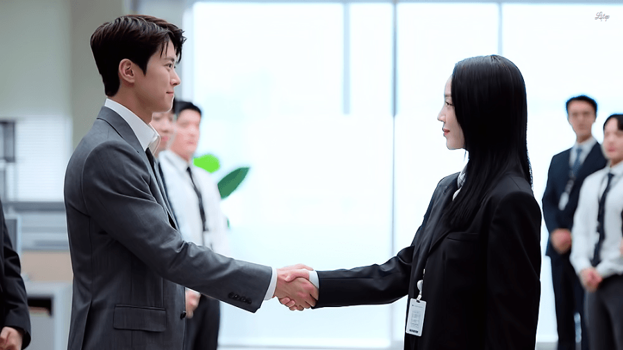 사내 감사팀의 촉망 받는 엘리트인 저를 새로 부임한 실장님이 사내 불륜이나 잡으라면서 좌천시켰어요.. | 인스티즈