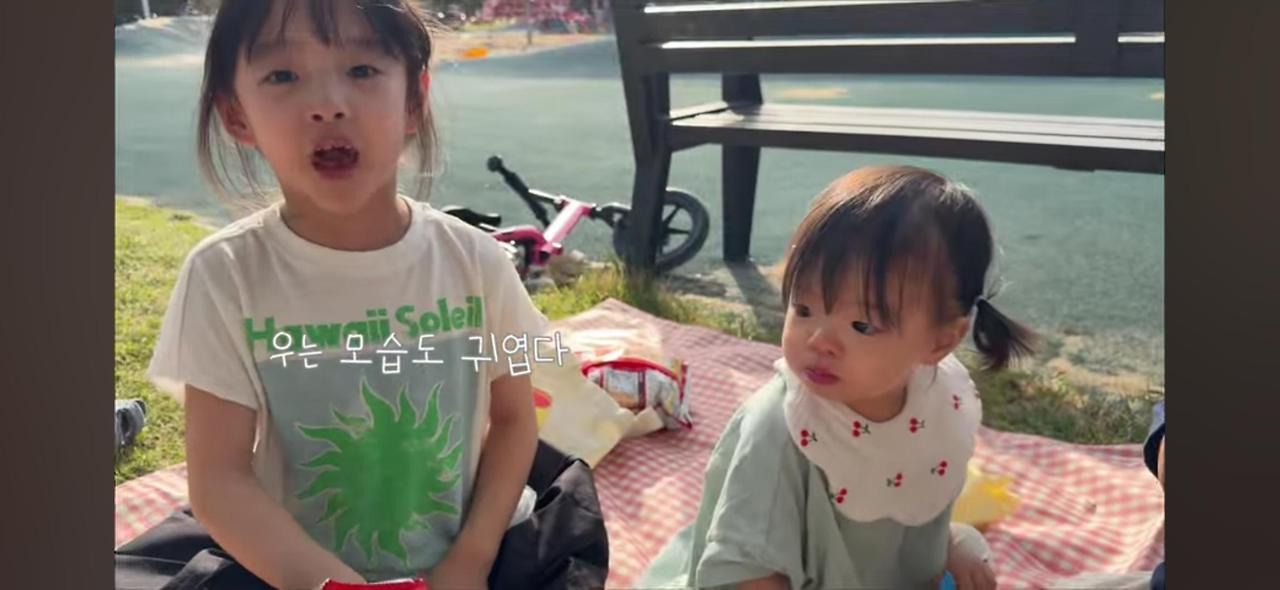 첫째 언니 : 막내 동생 우는 모습도 귀엽다 | 인스티즈