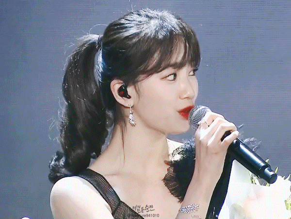 후배들 축하하는 수지 | 인스티즈