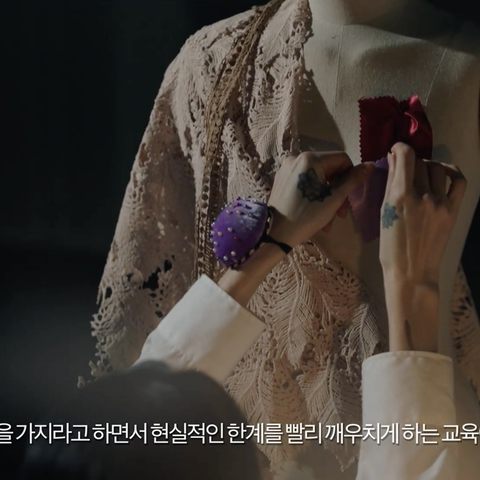 인생을 혼자 200퍼센트쯤 살고 있는것 같은 기상천외한 모니카 일화들.jpg | 인스티즈