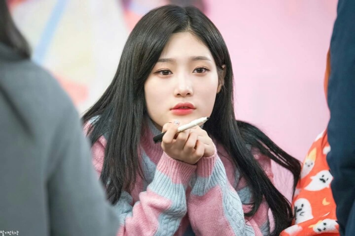 정채연 멜빵춤 | 인스티즈