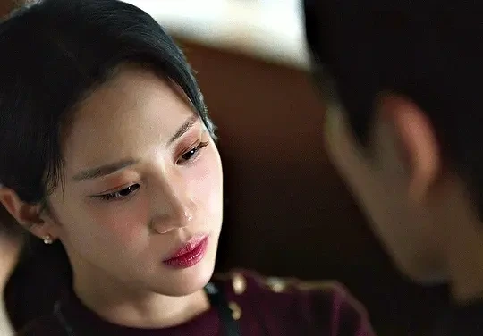 사내 감사팀의 촉망 받는 엘리트인 저를 새로 부임한 실장님이 사내 불륜이나 잡으라면서 좌천시켰어요.. | 인스티즈