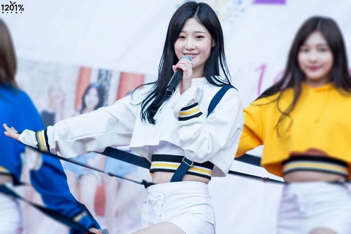 정채연 멜빵춤 | 인스티즈