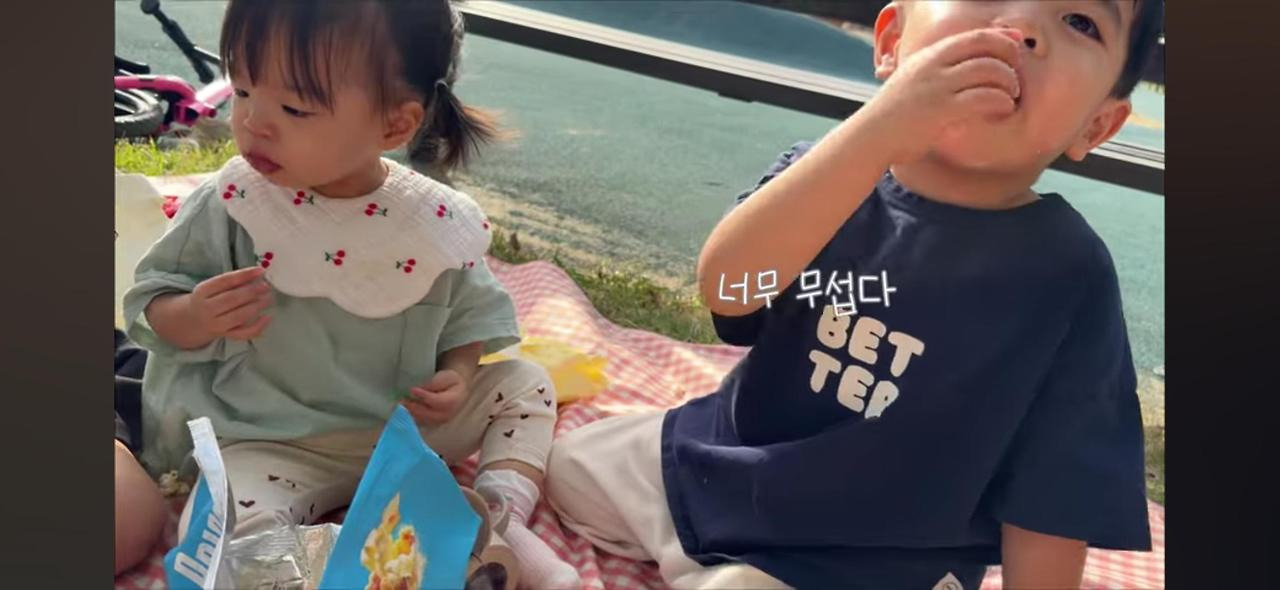첫째 언니 : 막내 동생 우는 모습도 귀엽다 | 인스티즈