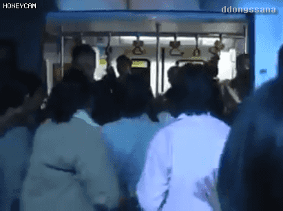 인도에서 남성이 여성 전용칸을 타면 .gif | 인스티즈