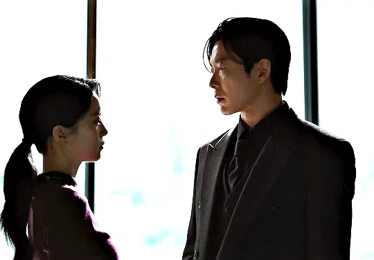 사내 감사팀의 촉망 받는 엘리트인 저를 새로 부임한 실장님이 사내 불륜이나 잡으라면서 좌천시켰어요.. | 인스티즈