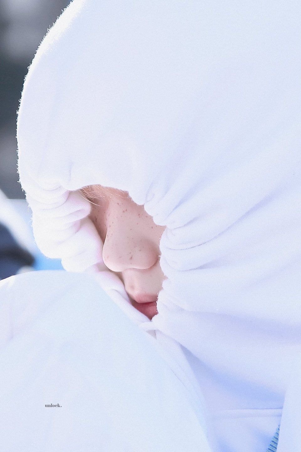 과거 주근깨 때문에 너무 힘들었다던 아이돌 | 인스티즈
