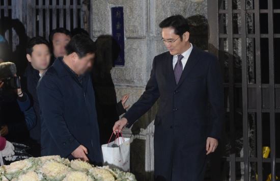 이재용 가방 들어주던 사람의 정체.jpg | 인스티즈