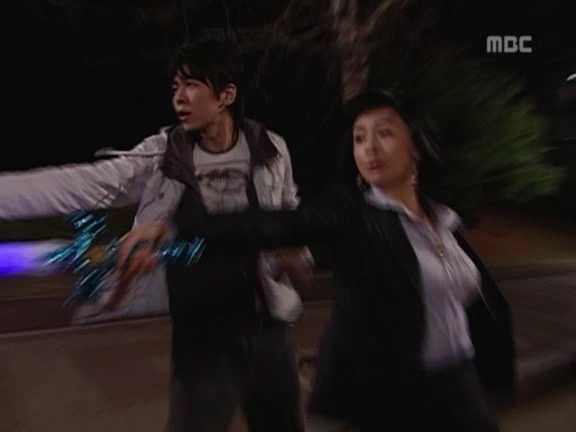 [거침없이하이킥] 장난감으로 싸우는 박해미랑 민용이 ㅋㅋㅋㅋㅋㅋ.jpg | 인스티즈