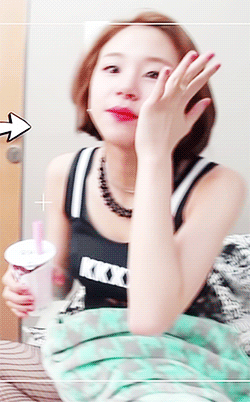 직각어깨가 매력인 채영이 | 인스티즈