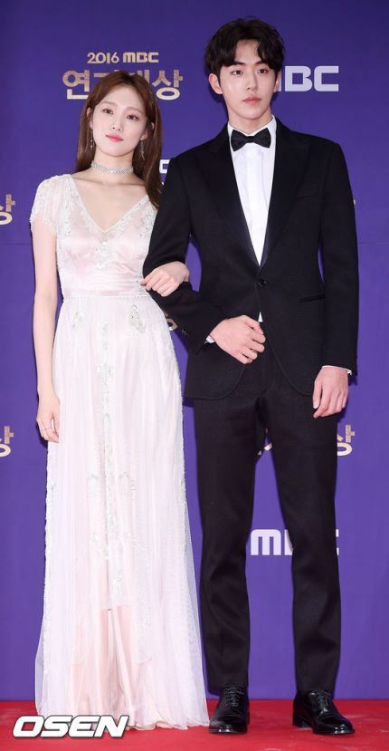 오늘자 mbc 연기대상 레드카펫 이성경 남주혁ㄷㄷㄷ | 인스티즈