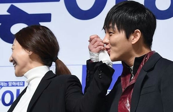 연상녀와 있을때 이중적인 야릇함이 느껴지는 남자배우들의 공통점 (갭모에) | 인스티즈
