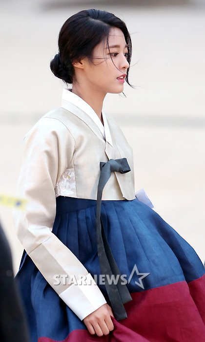 오늘자 한복입은 설현이 | 인스티즈