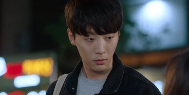 [청춘시대2] 랜선 차임 돋는 은재를 바라보는 종열의 표정 변화(+우리 모텔 가요).jpg | 인스티즈