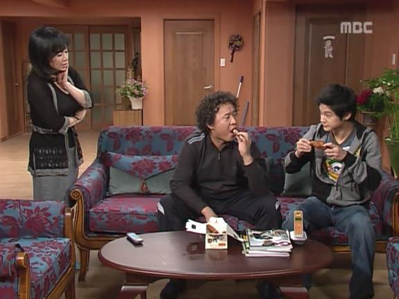[거침없이하이킥] 민호가 유미랑 뽀뽀해서 충격받은 박해미 ㅋㅋㅋㅋㅋ.jpg | 인스티즈