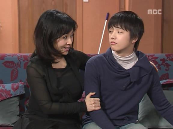 [거침없이하이킥] 민호가 유미랑 뽀뽀해서 충격받은 박해미 ㅋㅋㅋㅋㅋ.jpg | 인스티즈