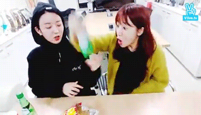 어제자 음주방송 의심되는 에이핑크 v앱 (feat. 보미 남주) | 인스티즈