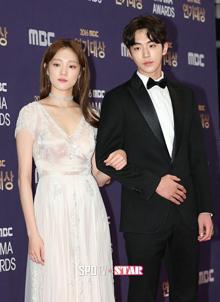 오늘자 mbc 연기대상 레드카펫 이성경 남주혁ㄷㄷㄷ | 인스티즈