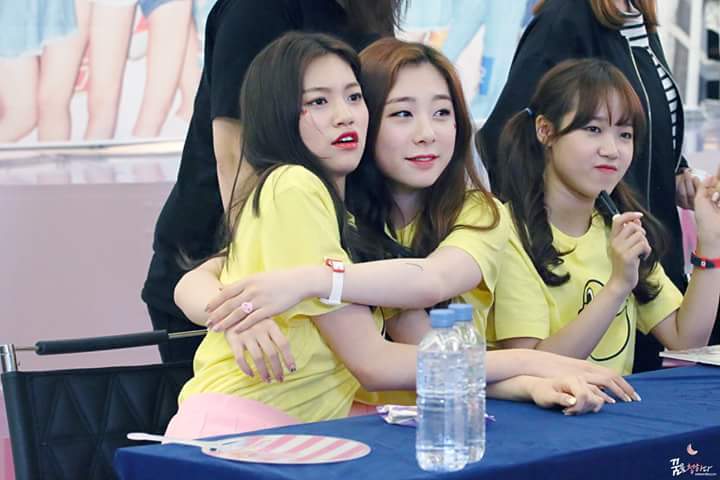[데이터주의] 안 친한 사람을 찾기힘든 아이오아이 멤버들 케미 (1) | 인스티즈