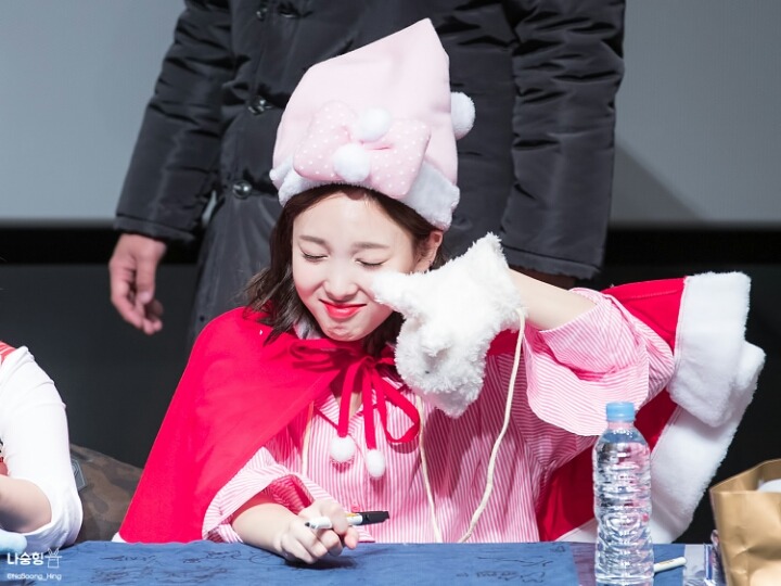 [트와이스] 팬들에게 눈 던지는 나연이 | 인스티즈
