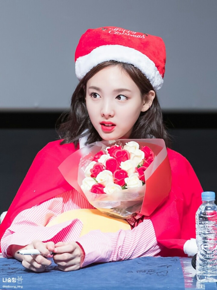 [트와이스] 팬들에게 눈 던지는 나연이 | 인스티즈