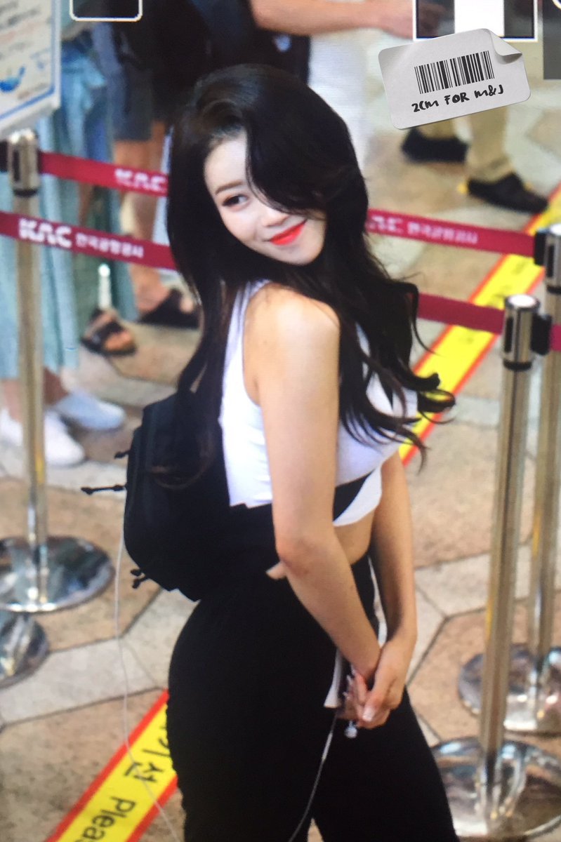 공항 출국길에서 과감한(?) 패션의 러블리즈 미주.jpg | 인스티즈
