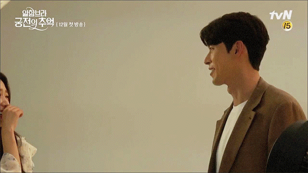 [알함브라] 현빈이 박신혜 웃기는 법 + 키 작게 만드는 방법.jpgif | 인스티즈