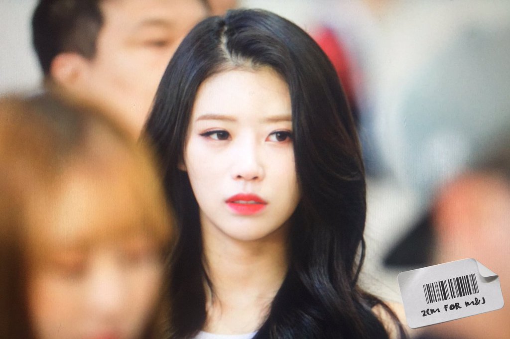 공항 출국길에서 과감한(?) 패션의 러블리즈 미주.jpg | 인스티즈