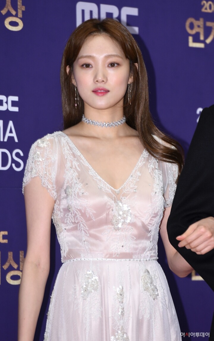 오늘자 mbc 연기대상 레드카펫 이성경 남주혁ㄷㄷㄷ | 인스티즈