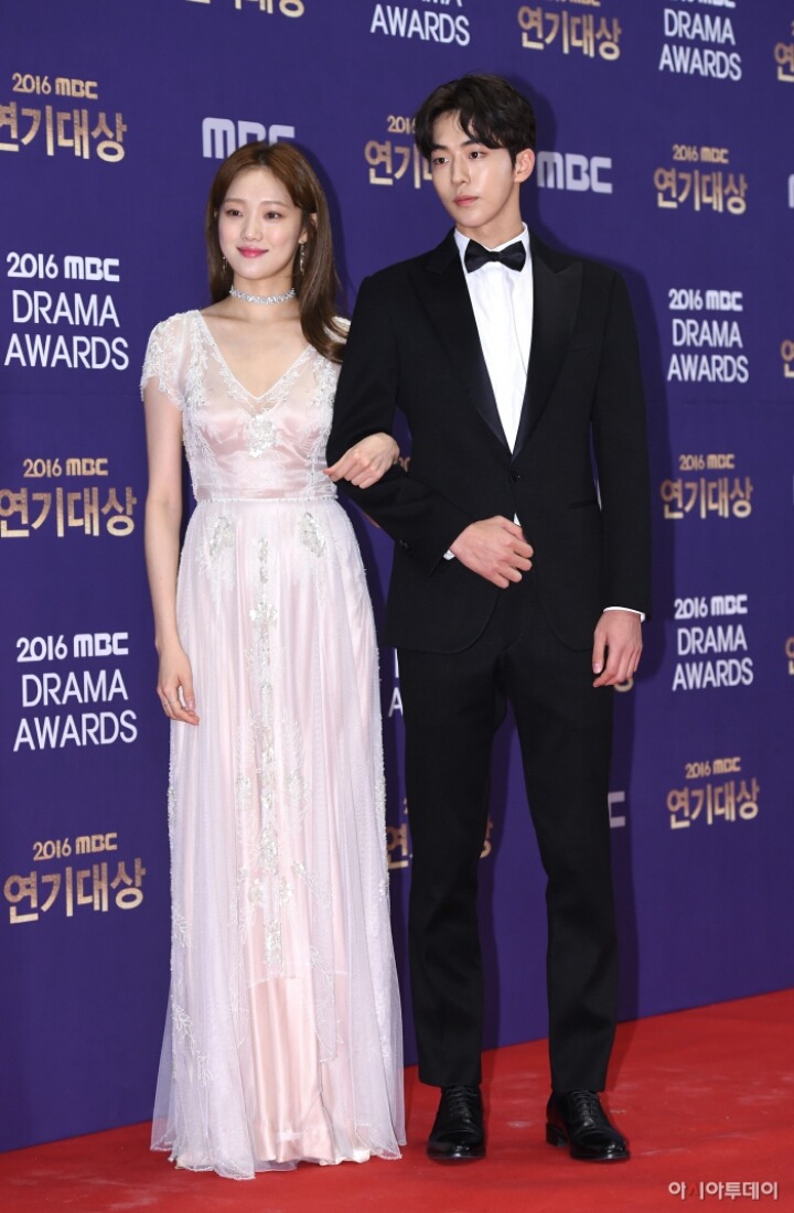 오늘자 mbc 연기대상 레드카펫 이성경 남주혁ㄷㄷㄷ | 인스티즈