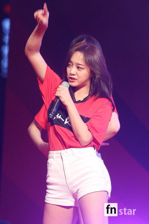 스웨덴전 광화문 거리응원 공연하는 구구단.jpg | 인스티즈