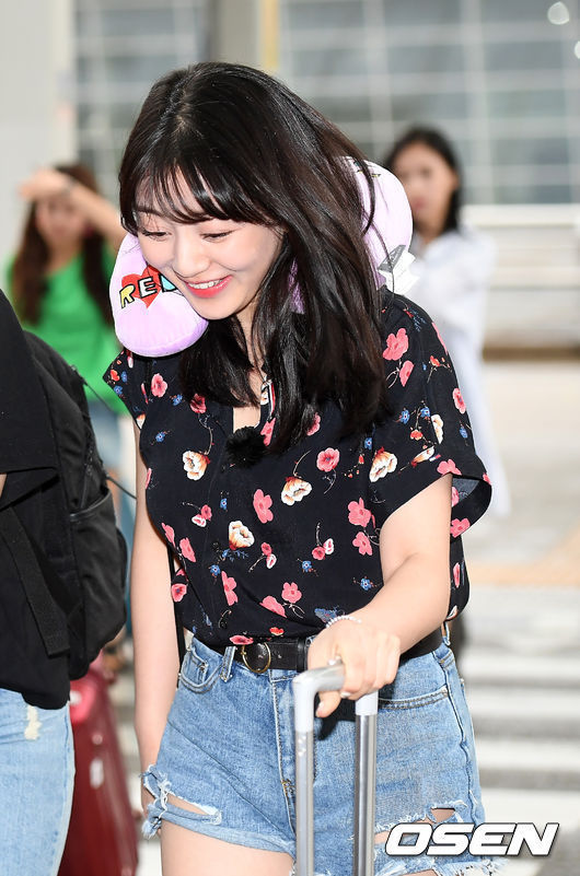 오늘자 출국하는 트와이스 | 인스티즈
