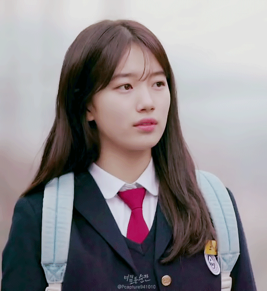 교복입은 수지.gif | 인스티즈