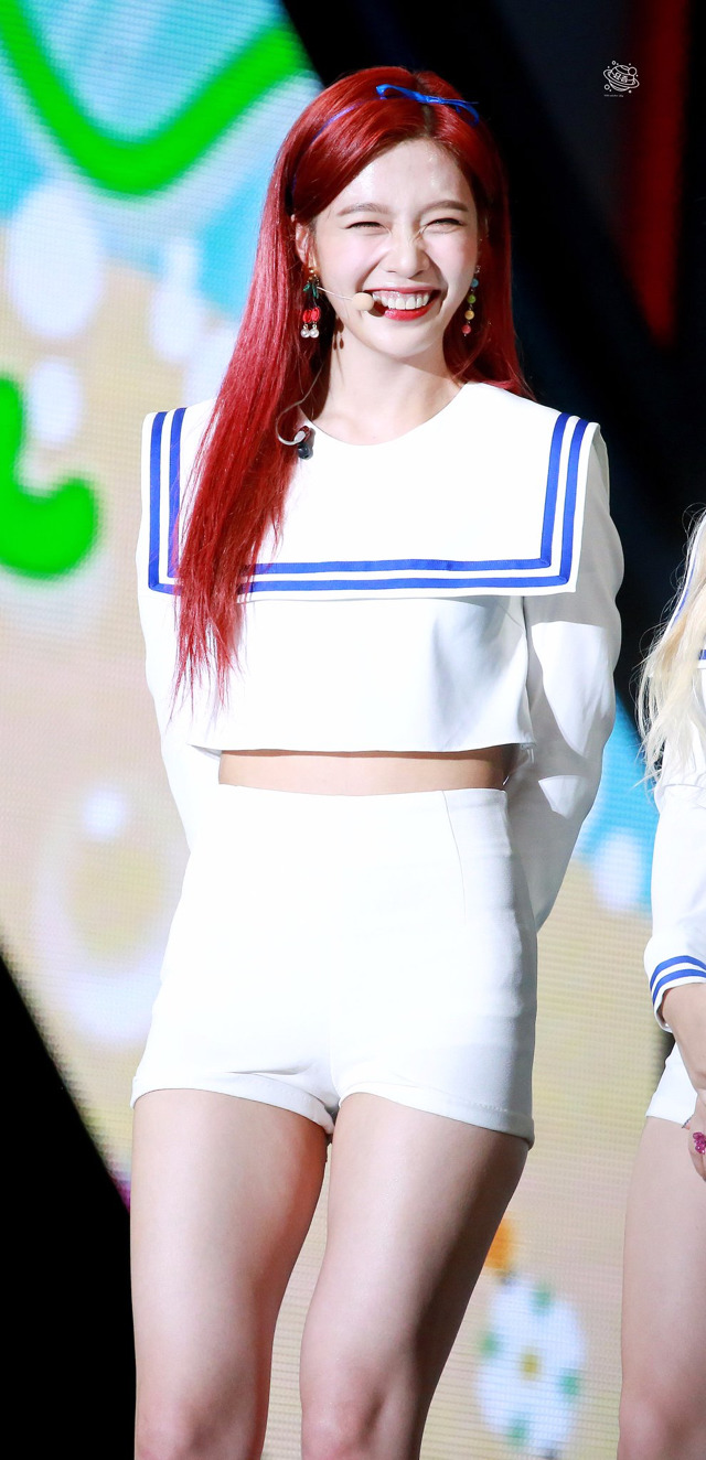 눈웃음이 예쁜 레드벨벳 조이..jpgif | 인스티즈