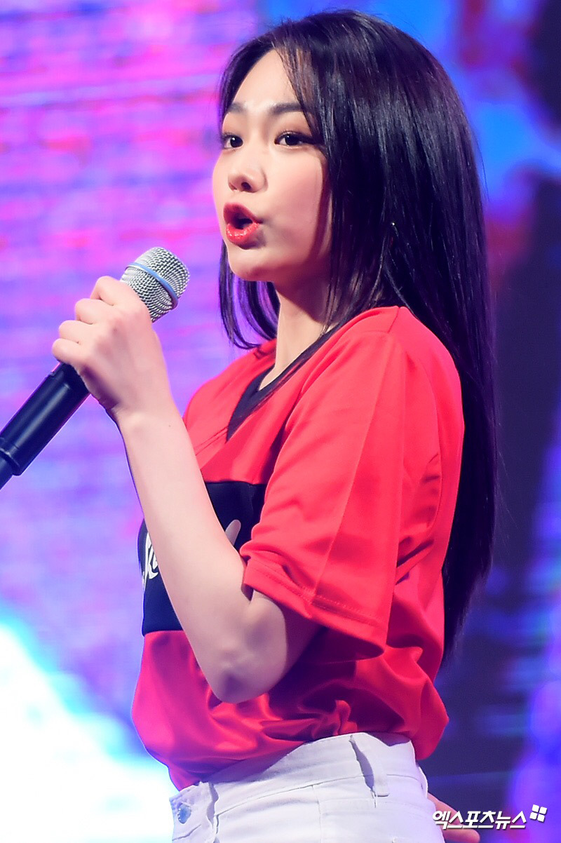 스웨덴전 광화문 거리응원 공연하는 구구단.jpg | 인스티즈