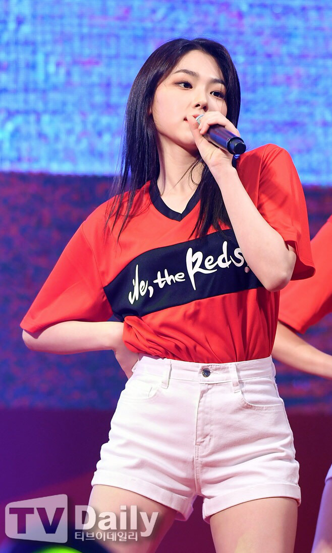 스웨덴전 광화문 거리응원 공연하는 구구단.jpg | 인스티즈