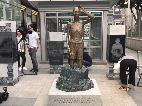 용산역에 세워진 일제강점기 강제징용노동자상 | 인스티즈