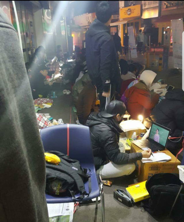 새벽3시 노량진 학원가 풍경 | 인스티즈
