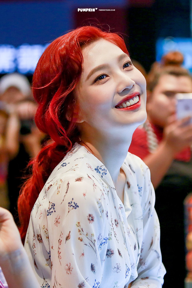 눈웃음이 예쁜 레드벨벳 조이..jpgif | 인스티즈